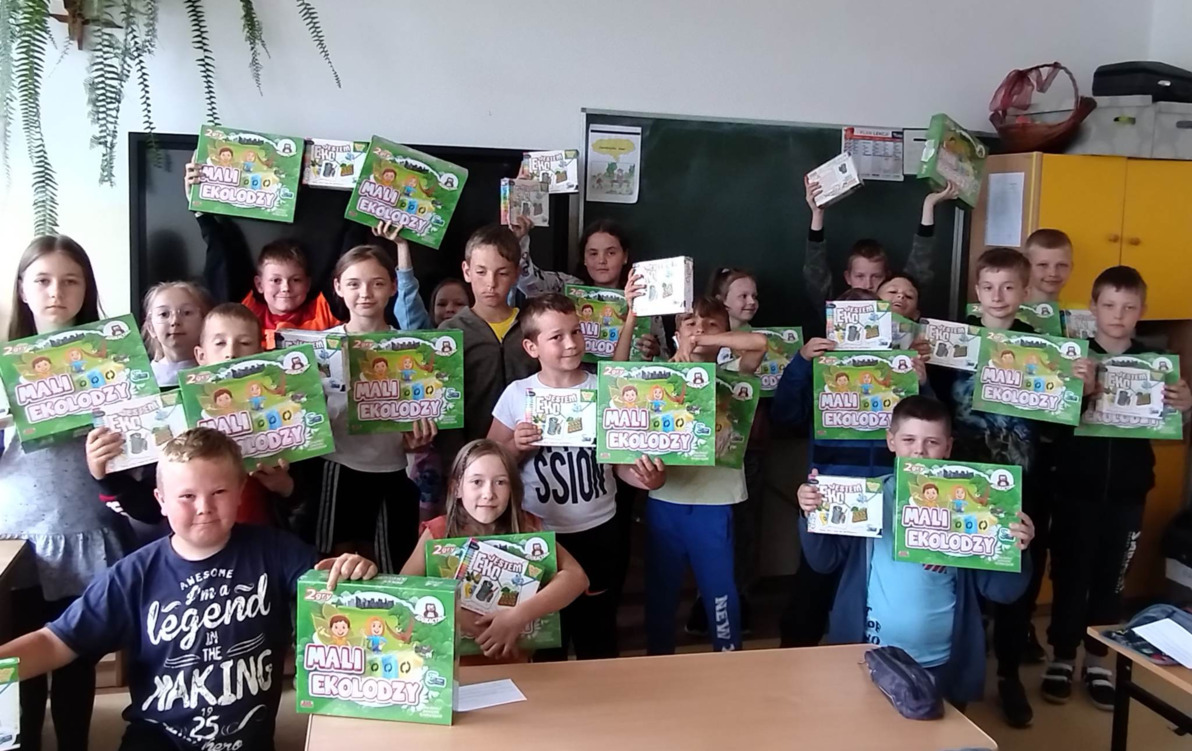 Zdjęcie do Klasa III laureatem konkursu ,,Ekowyzwanie&rdquo;