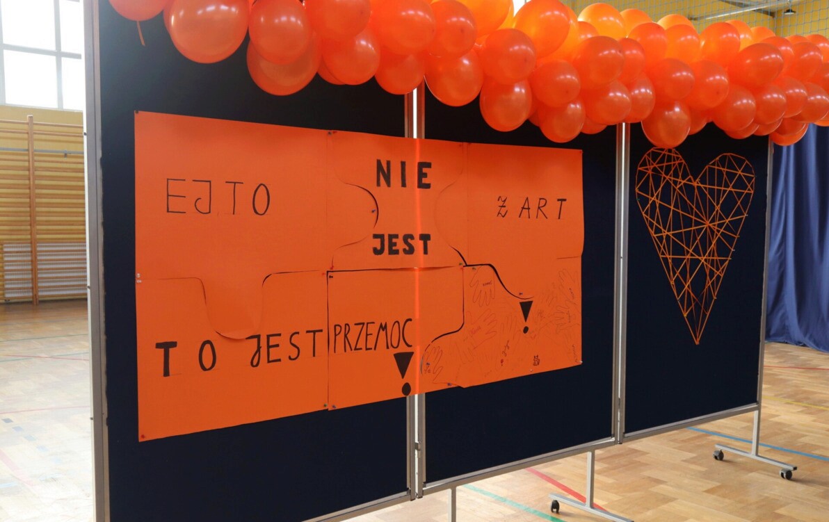 Zdjęcie do 19 dni przeciwko przemocy